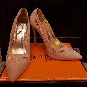 Pink pumps
